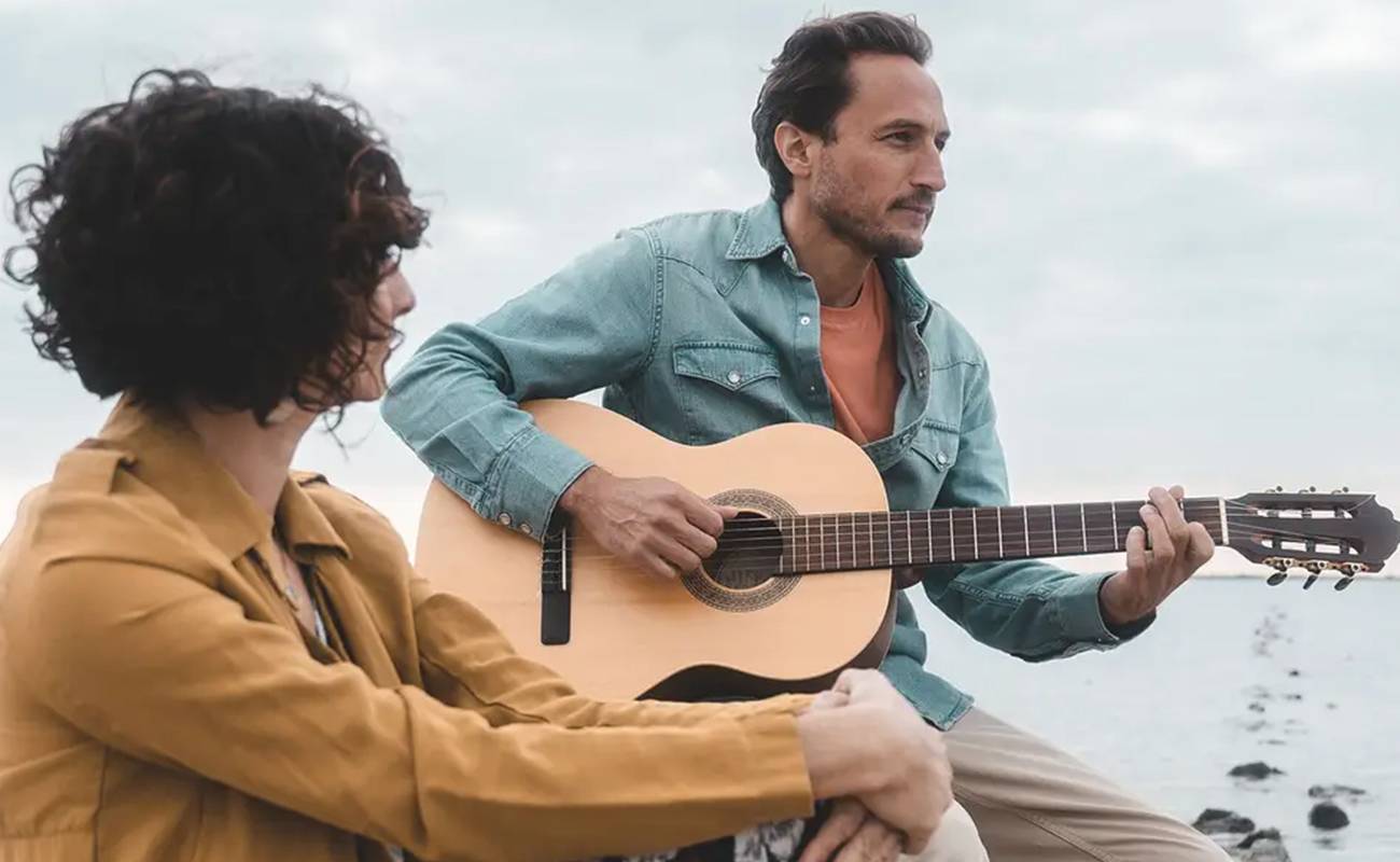 Découvrez l'harmonie envoûtante de Summer and May, un duo guitare et voix Summer and May : Douce Harmonie en Collaboration avec Dream of Night
