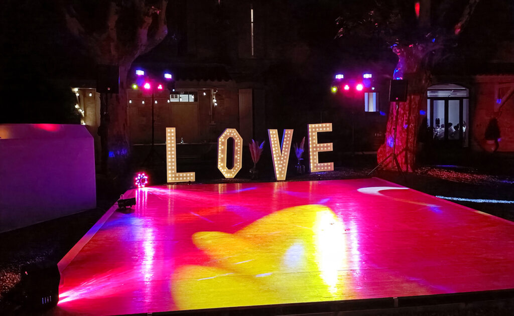 Lettres Géantes Illuminées par Dream of Night: Location & Vente