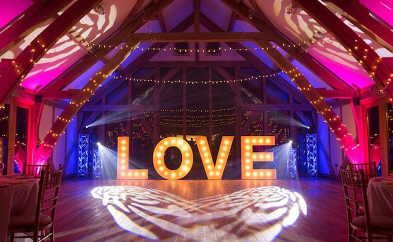 Préparatifs Avant Soirée DJ Mariage: Créons l'Ambiance Parfaite!